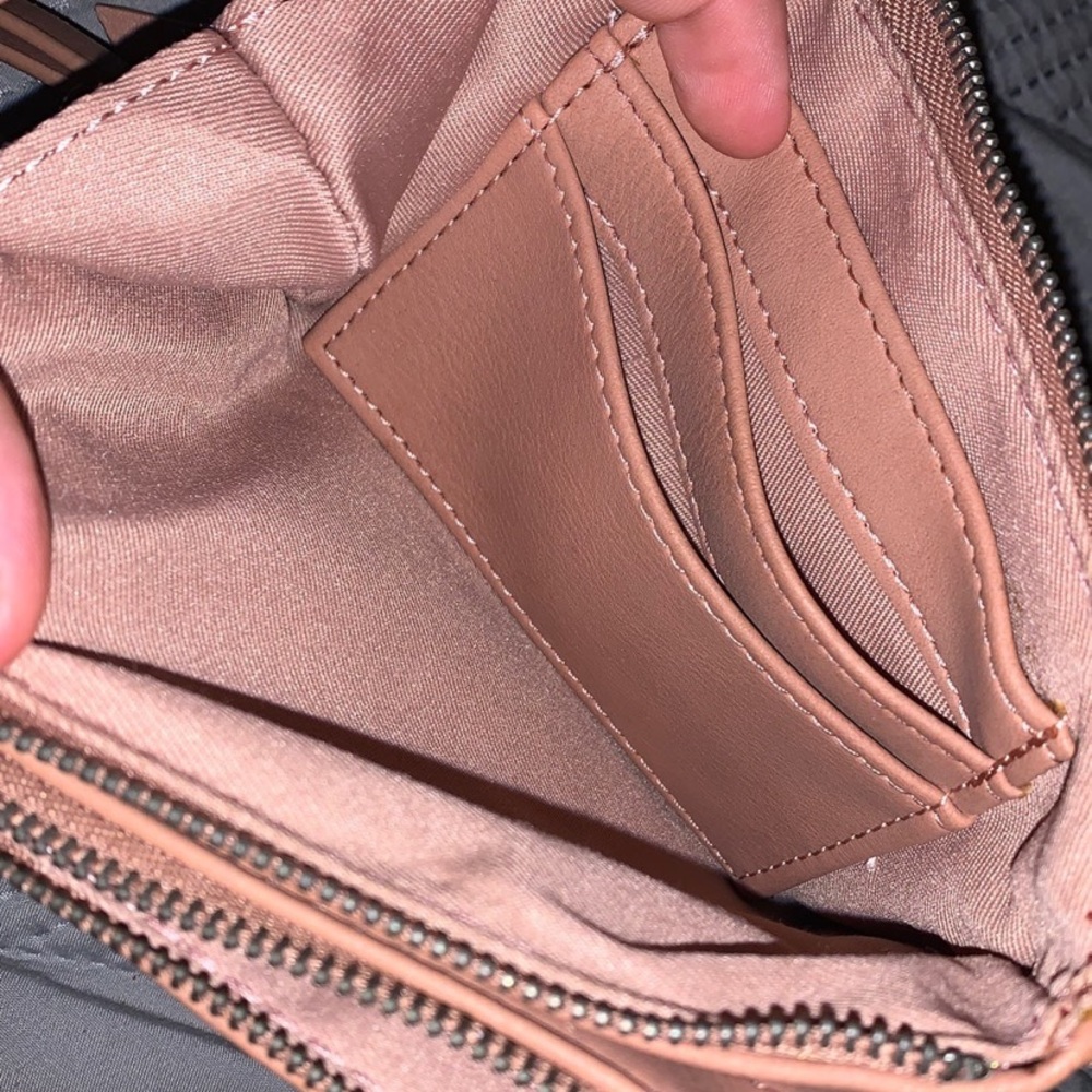 Universal Thread wallet - Picture 4 of 7